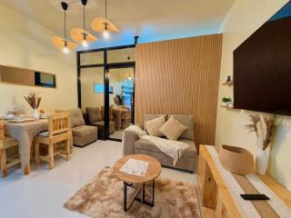 Royal Oceancrest Mactan by 2A Holloway Staycation - 5