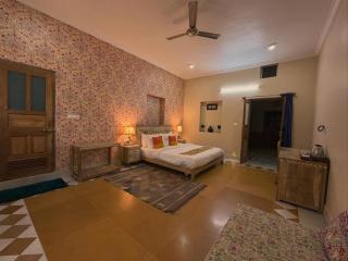 Jasmin Boutique Home - 1