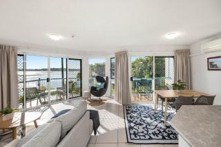 Charming 2-Bed Coastal Haven Near Esplanade - 9