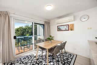 Charming 2-Bed Coastal Haven Near Esplanade - 8