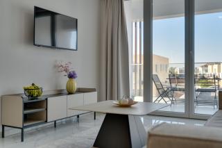 Oasis Luxury Residence B101 - Pool View - 2