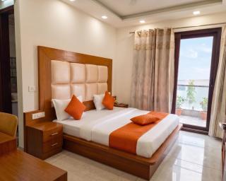 Hotel Retro Folic Near Golf Course Road & Cyber City - 1