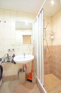 Studio Apartment Near Old Town & Station - 2