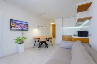 19-96 Kvartet, Vasyl Lypkivskyi 16v, Kyiv, railway station, metro nearby, stunning city view, Petrovdom Apartment - 8