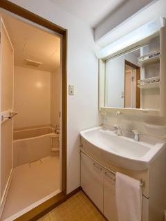Grandeur by b hotel - Quiet 1BR Near City Center Steps from Peace Park - 5