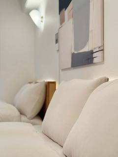 Grandeur by b hotel - Quiet 1BR Near City Center Steps from Peace Park - 2