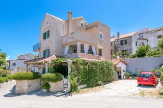 Apartments with parking space Postira, Brac - 2913 - 0