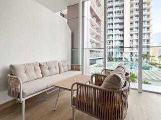 Silkhaus Vacation Homes Canal Walk 1BR Stay in Al Maryah Island - 9