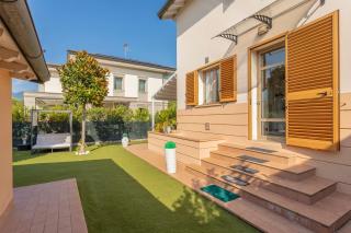 Villino Esse, Libero su 4 Lati più Dependance nel cuore della Versilia - 5