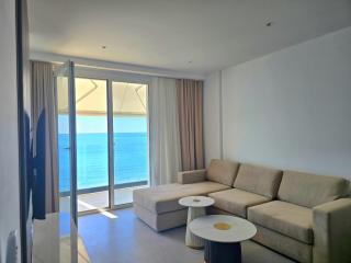 Frontal Sea View Apartments - 7