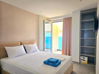 Frontal Sea View Apartments - 3