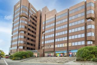 Pet-friendly 1BR Apt sleeps 4 in BMH Centre with Parking - 6