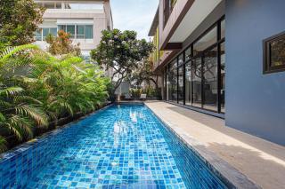 Gather at Phrom Phong - 1