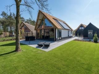 Thatched luxury leisure farm for 6 people - 9