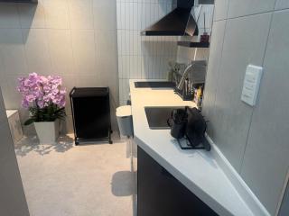 HausDa STAY Private Bathroom Two-Queen-Beds Room All Picture Window - 5