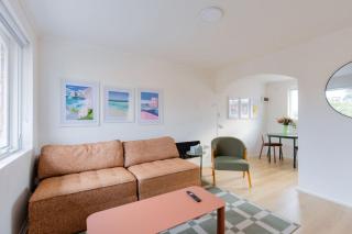Stylishly Renovated 1BDR 1BA Unit in Brunswick - 2