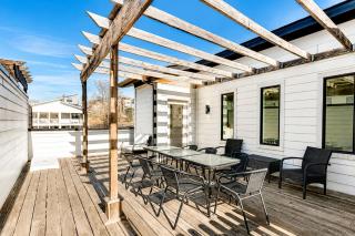 4BR Nashville Oasis with Rooftop Skyline Views - 4