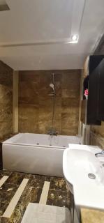 Luxurious 3-Bedroom Apartment in Heart of Tunis - 8