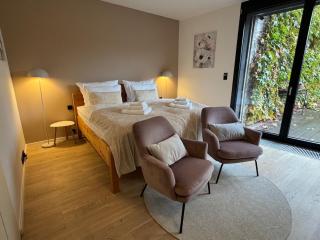 Modern Smíchov Apartment with Cozy Terrace - 0