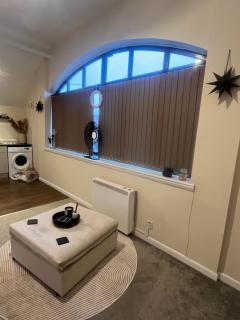 Stunning Well Appointed Apartment - 0