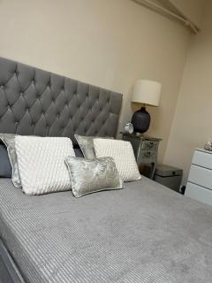 Stunning Well Appointed Apartment - 5