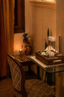 Cozy Theater Stay in DLF Phase 1 - 5