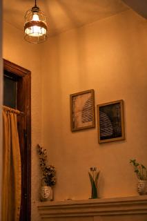 Cozy Theater Stay in DLF Phase 1 - 3