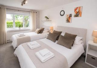 Spacious Coastal Retreat in Folkestone, Sleeps 12 - 5