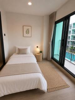 Modern Condo Lake View & Khao Tao Beach - 6