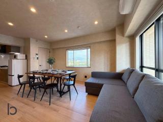 Grandeur by b hotel - Scenic Spacious Riverview Apartment Near Landmarks - 8