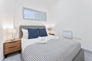 Chic 1-Bed Dudley Pad with Free Parking - 9