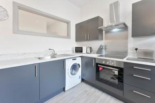 Chic 1-Bed Dudley Pad with Free Parking - 2