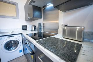 Chic 1-Bed Dudley Pad with Free Parking - 1