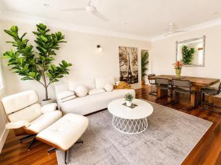 Spacious & stylish family friendly home near cbd - 0