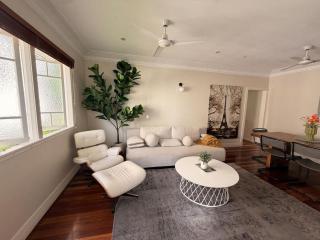 Spacious & stylish family friendly home near cbd - 5