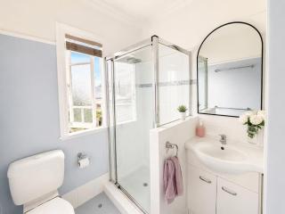 Spacious & stylish family friendly home near cbd - 1