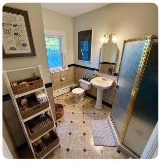 Great Northern Guest House King Suite 4 - 9