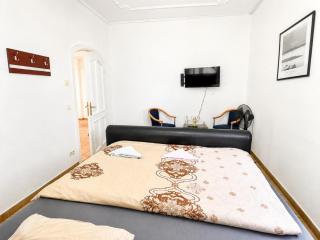 Elegant Villa with Free WiFi Sleeps 31 for long term lease - 1