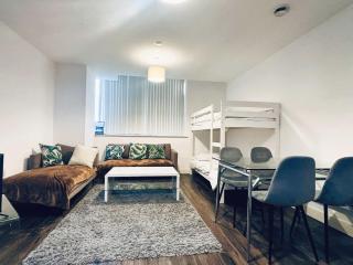 Pet-friendly 1BR Apt sleeps 4 in BMH Centre with Parking - 9