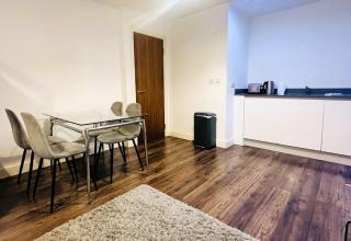 Pet-friendly 1BR Apt sleeps 4 in BMH Centre with Parking - 8
