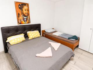 Elegant Villa with Free WiFi Sleeps 31 for long term lease - 4