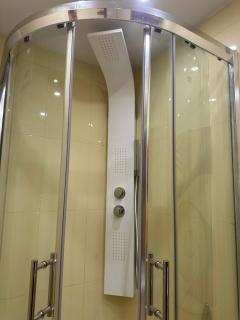 Private 1BR for 4 Free Spacious Premium Parking & Netflix - 4