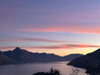 1Queenstown - Stunning Lake and Mountain Views - 6