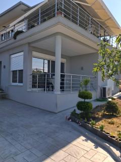 Olga's Modern Retreat, Loutraki - 9
