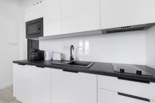 Funkcjonalny Apartament z Klimatyzacja w Chorzowie by Noclegi Renters - 4