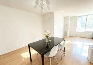 Spacious 2 Bedroom 2 bathroom Condo Near Yonge Finch Subway Free Parking North York Toronto - 6