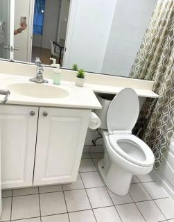 Spacious 2 Bedroom 2 bathroom Condo Near Yonge Finch Subway Free Parking North York Toronto - 4