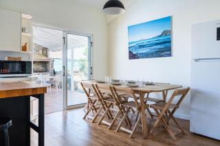 Beachside 3BR Villa with Garden & BBQ in Pervolia - 1