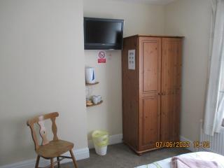 Sefton Lodge SEAFRONT ,PANORAMIC SEA VIEW ENSUITE BALCONY ROOMS AVAILABLE, GUEST GARDEN - 4