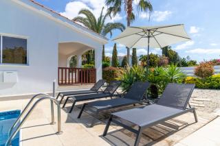 Bungalow Alexia - Garden Oasis near Coral Bay Beach - 6